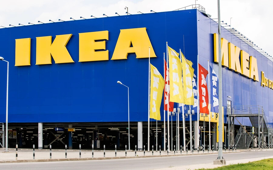Az IKEA név úgy jött létre, hogy az alapító, Ingvar Kamprad saját monogramját (IK) illesztette hozzá faluja, Elmtaryd, és családi birtoka, Agunnaryd kezdőbetűjéhez.