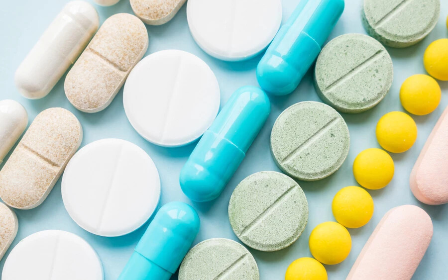 A tramadol-, a kodein-, az oxikodon-, valamint a fentaniltartalmú gyógyszerek egyes pácienseknél a heroinhoz hasonló függőséget okozhatnak. A Szlovákiában kapható gyógyszerek közül például a Tramal, a Contiroxil, a Codeine és az Algogesic tartoznak ide.