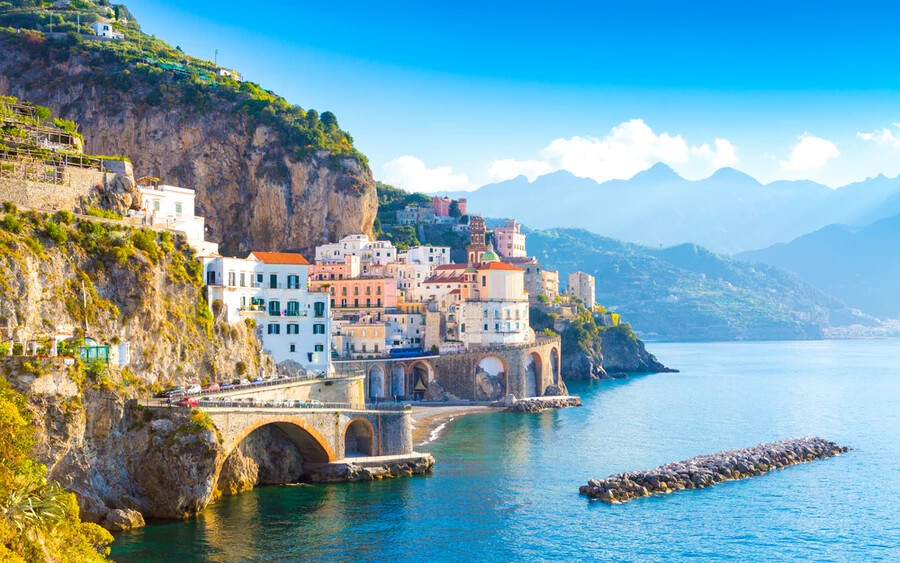 Ha nyaralóparadicsomban vágyik letelepedni, akkor keresgéljen Olaszországban. A házak és apartmanok itt sokkal olcsóbbak…