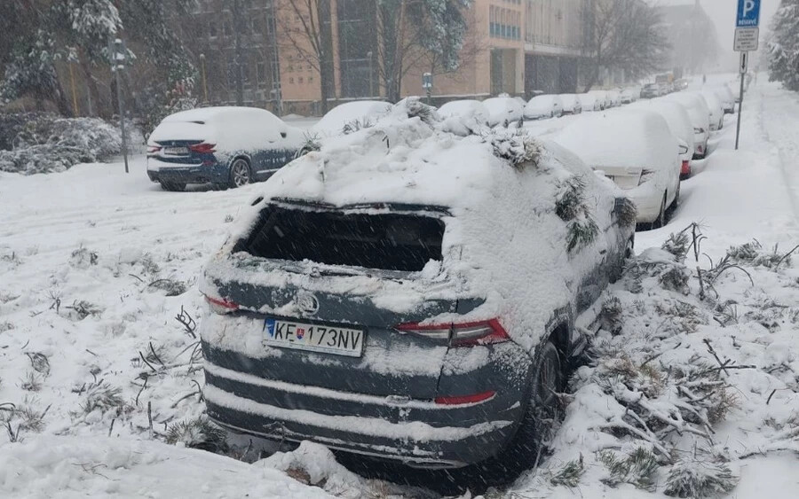 Harminc centiméter hó esett keleten, akadozik a vonatközlekedés