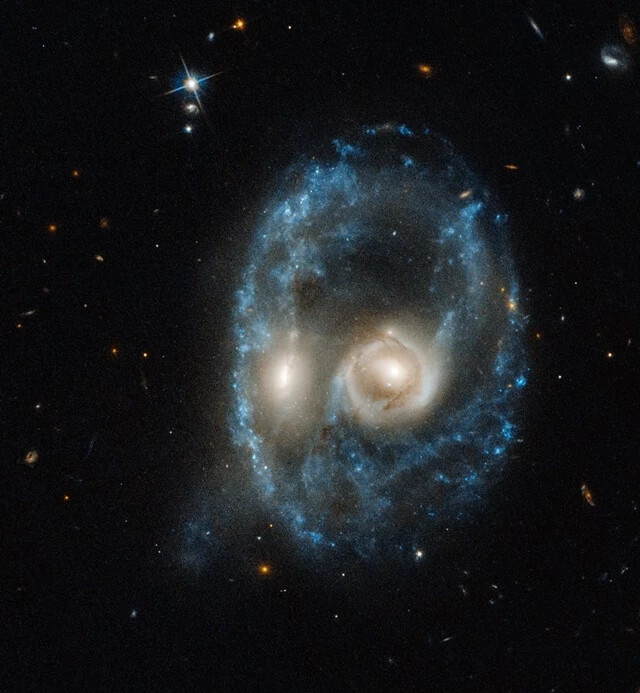 Galaktikus „arcot” fotózott az űrben a Hubble teleszkóp