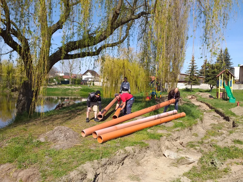 A járdával együtt a vízelvezető is elkészült.