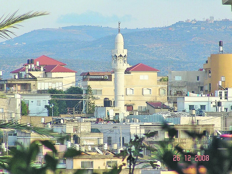Baka el-Garbije 30 ezres város. A lakosok részei lettek az izraeli társadalomnak, állampolgárként küzdöttek kisebbségi jogaikért, az elmaradott infrastruktúra javításáért, az elhanyagolt tömegközlekedés fejlesztéséért, az állami befektetésekért, jövőjükér