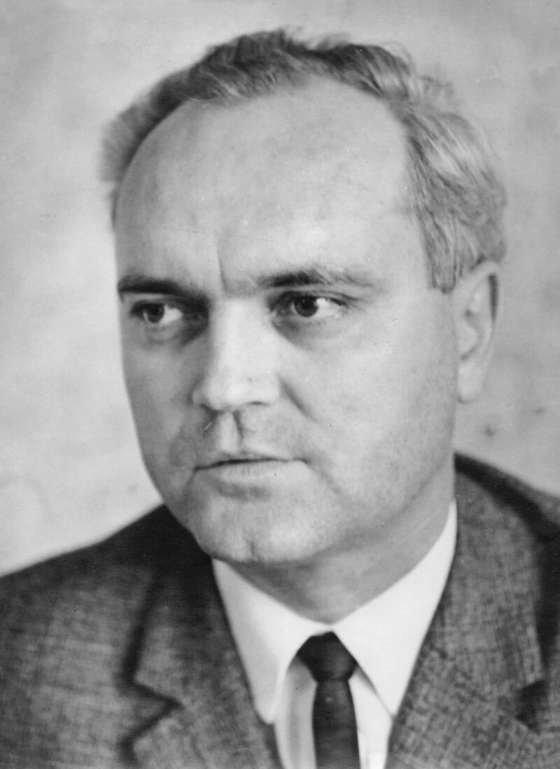 Dobos László, a Csemadok elnöke (1968–1971), a szlovák kormány nemzetiségi minisztere (1969–1970).