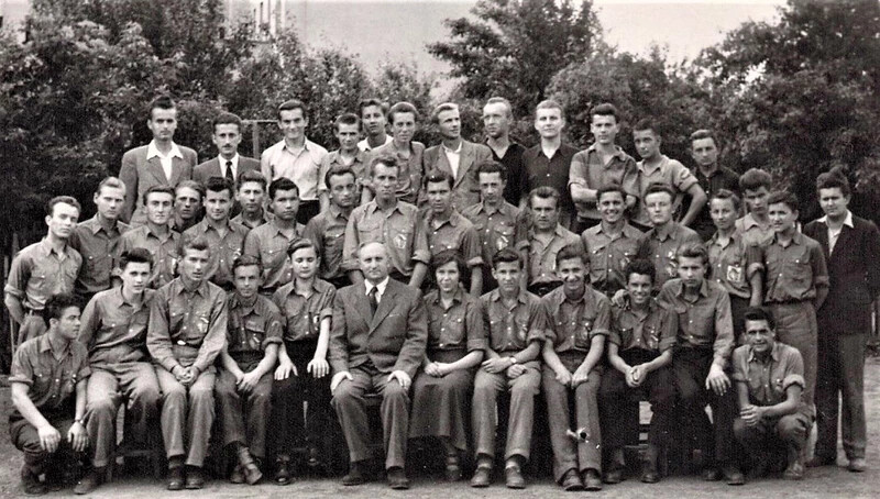 Az 1950-es újrakezdéskor 44 diákkal indult hódító útjára az ipariskola. Az osztályfőnök Cservenka József volt.
