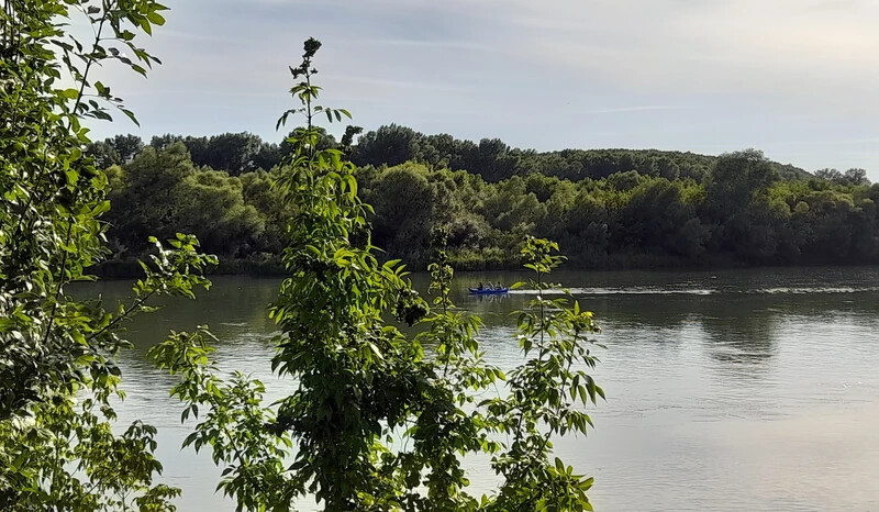 A túra során folyamatosan érkeztek a pihenőhelyre (A szerző felvétele)