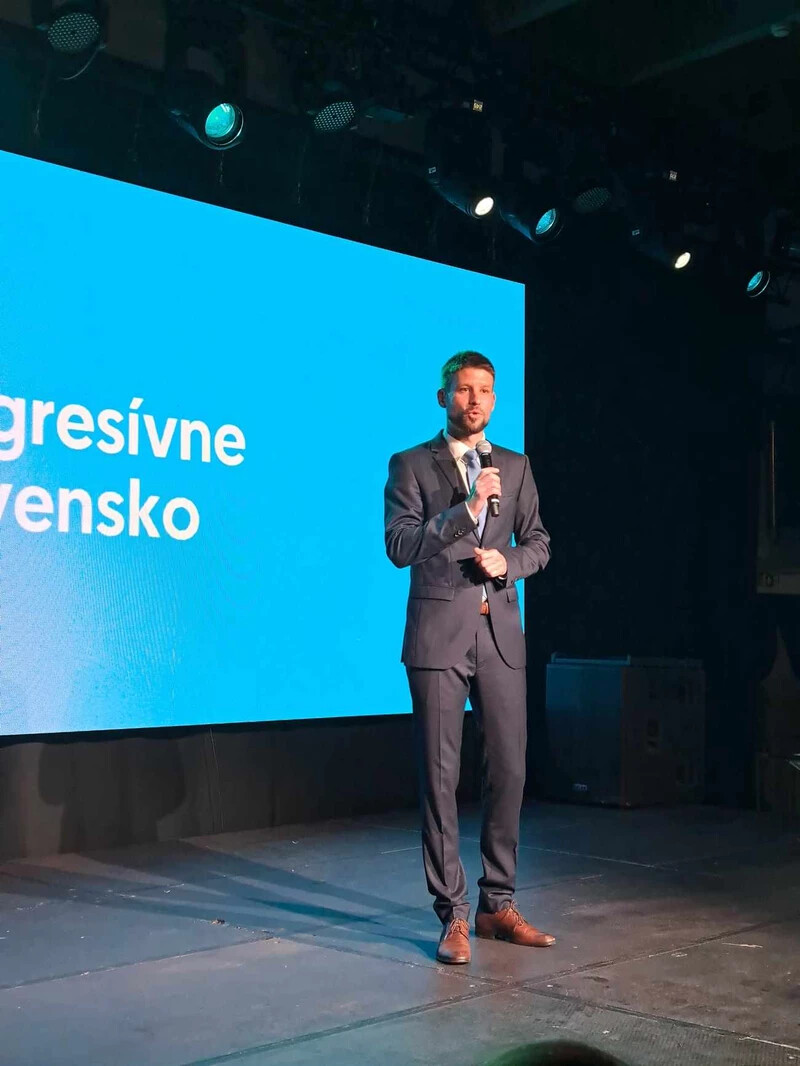 Michal Šimečka, a Progresszív Szlovákia elnöke kijelentette, sajnálja, hogy még a hajnali órákban sem ismerik a választás pontos eredményét