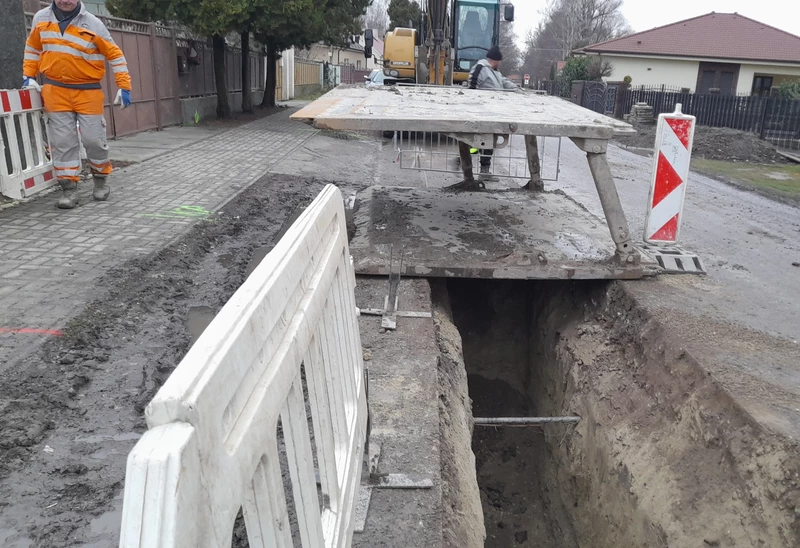 A napi feladatok után újra járhatókká teszik az utakat (A szerző felvétele)