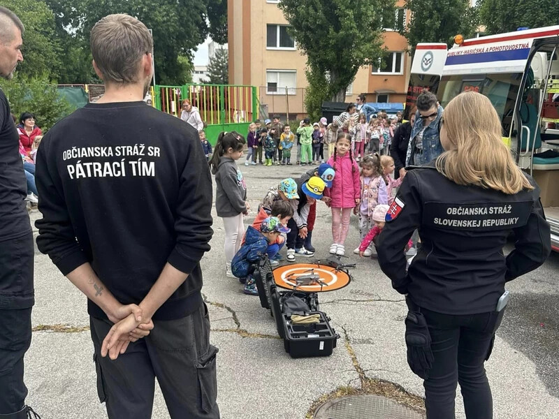 Szívesen tartanak bemutatót gyerekeknek is (Forrás: Szlovákiai Országos Polgárőrség)