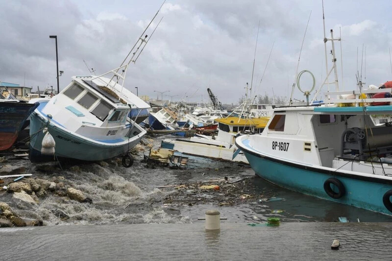 A rendkívül erős Berlyl hurrikán utóhatásai Barbados szigetén 2024. július 1-jén (Forrás: Profimedia)