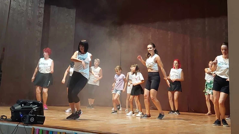 Zumba bemutatóval zárták a rendezvényt (Forrás: Mozdulj Ekecs)