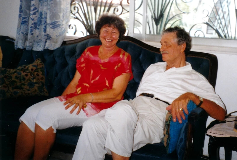 Chernel Jenő és Szabó Ilonka, Mombasa, 2003