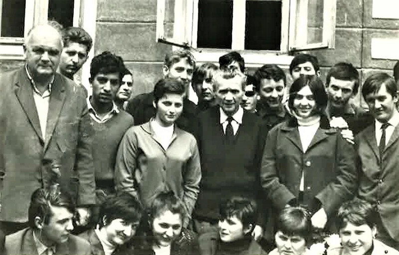 Az iparista diákok több alkalommal meglátogatták stószi otthonában Fábry Zoltánt.