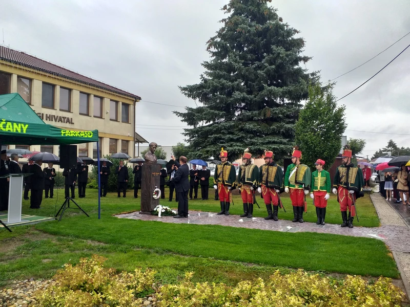 szobor-felszentelés