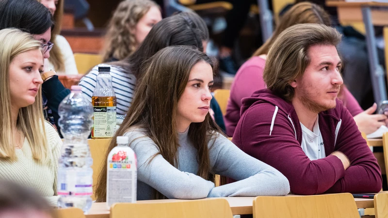 Nagyon sok hallgató érdeklődött az előadás iránt.