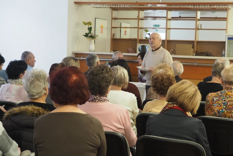 A jelenlévők közül bárki felszólalhatott, hogy megossza emlékeit (A szerző felvétele)