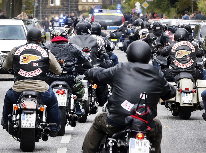 A Hells Angels nevű motoros banda tagjai a hét végéig maradnak Szlovákiában