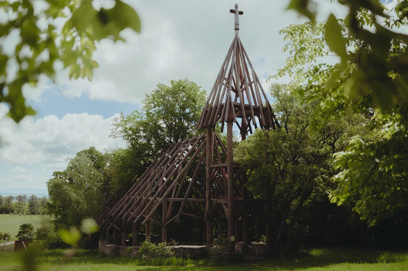 Az újonnan megnyitott kerékpárúton többekközött a sokak által keresett Szent László növénytemplomhoz vagy a forráshoz is eljuthatunk