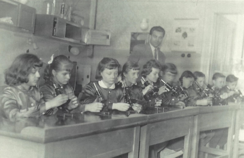 1955 – Biológia szakkör Holczhei Viktor tanár úr vezetésével