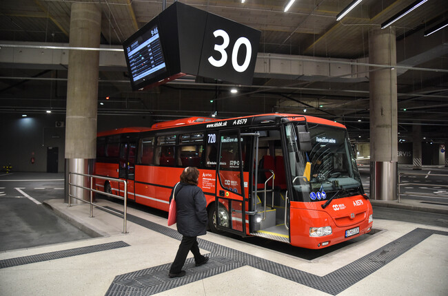 Droba: Száz buszsofőr hiányzik, kedden is kiesésekkel kell számolni