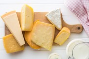  Sajtok: Nem minden sajtfajta tekinthető probiotikus élelmiszernek. Az élő tejsavbaktériumok főként a cheddarban, a goudában, a mozzarellában és a parmezánban találhatók.-7