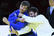 A kanadai Arthur Margelidon (kék) az orosz Musza Moguskov ellen küzd a budapesti cselgáncs Grand Slam-verseny 73 kilogrammos súlycsoportjának bronzmérkőzésén-11
