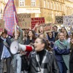 Demonstráló diákok és tanárok lezárták a budapesti Margit hidat